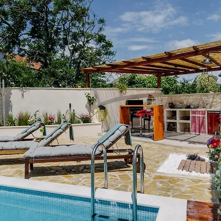 Luxury With A Swimming Pool Jelsa, Hvar - 22038 *