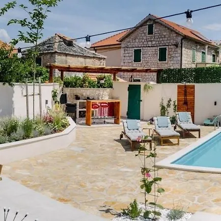 Luxury With A Swimming Pool Jelsa, Hvar - 22038 * Jelsa (Hvar)